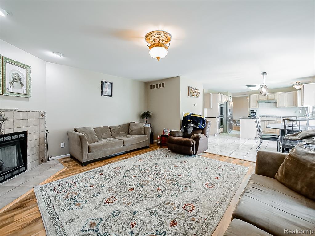 48199 Lafayette Drive, Macomb, MI 48044 — Photo 16