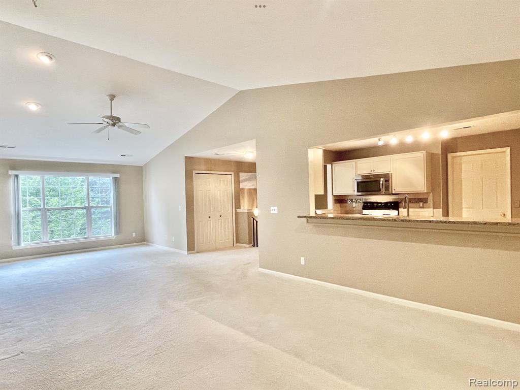 1916 FLAGSTONE Circle, 83, Rochester, MI 48307 — Photo 9