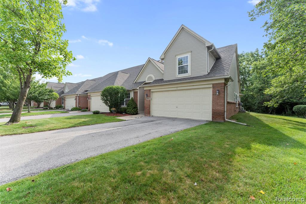 5487 Greenway Drive, 82, Trenton, MI 48183 — Photo 2