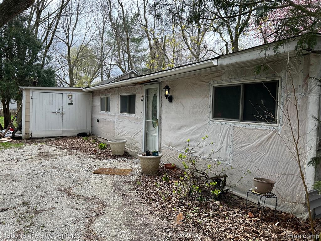 506 E OREGON Street, Lapeer, MI 48446 — Photo 2
