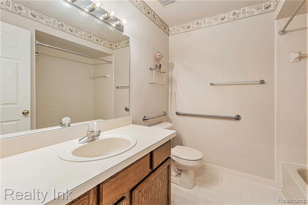 34978 WHITE PINE Trail, Farmington Hills, MI 48335 — Photo 10