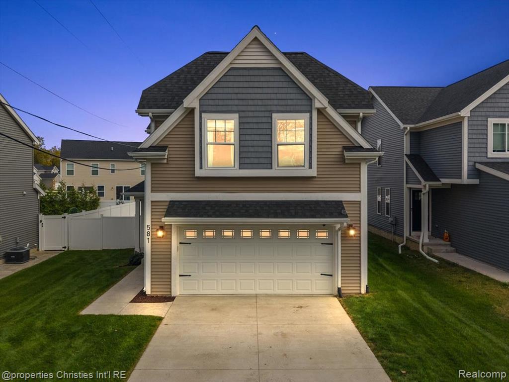 581 S Winding Drive, Waterford, MI 48328 — front exterior