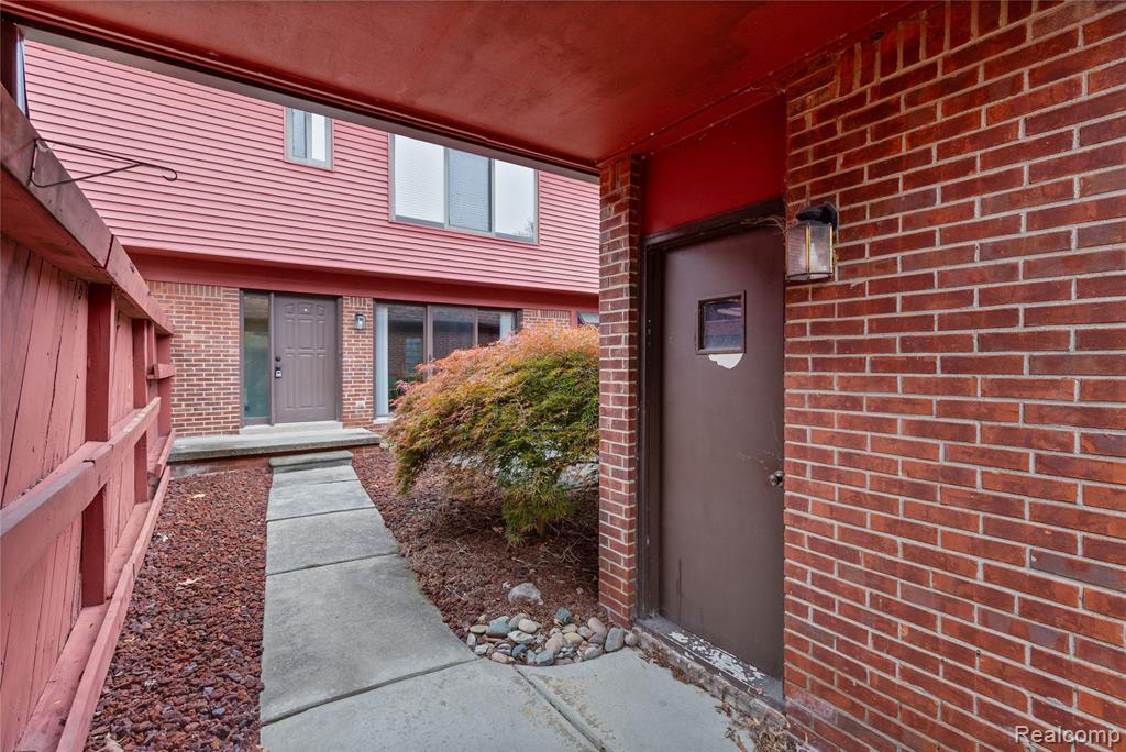 42216 Lochmoor Street, Clinton Twp, MI 48038 — Photo 3