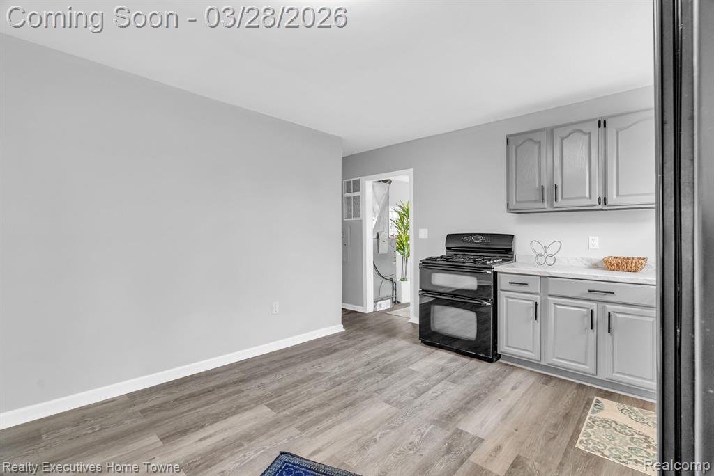 3981 Pine Grove Avenue, Fort Gratiot, MI 48059 — Photo 11