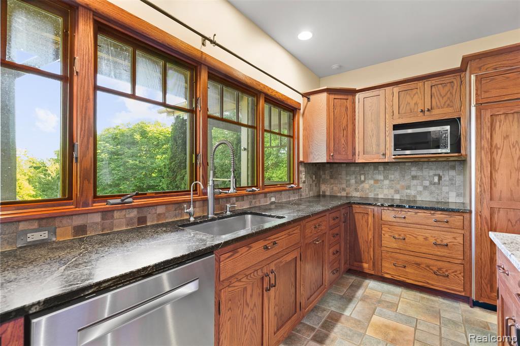 8861 Pleasantview, Northville, MI 48168 — Photo 10