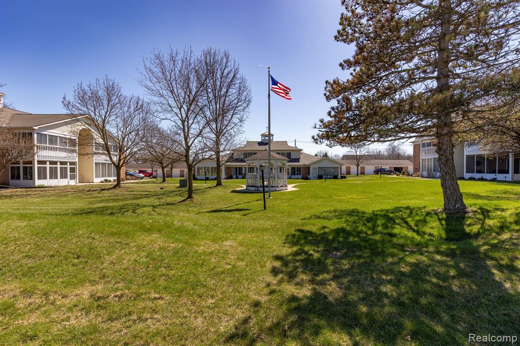 8187 GRAYS Drive, B3, Grosse Ile, MI 48138 — Photo 21