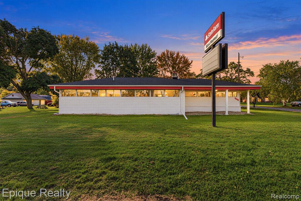 5204 Davison Road, Burton, MI 48509