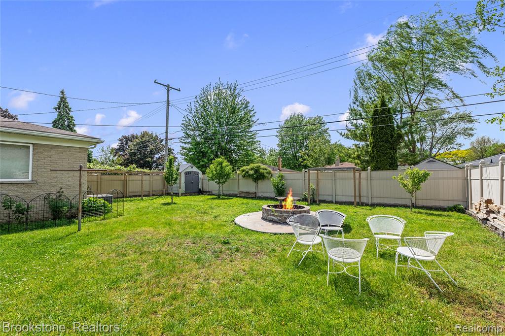 6921 Robindale Avenue, Dearborn Heights, MI 48127 — Photo 35