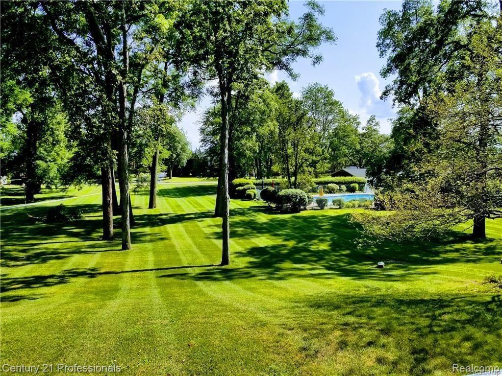 616 E Fox Hills Drive, Bloomfield Hills, MI 48304 — Photo 41