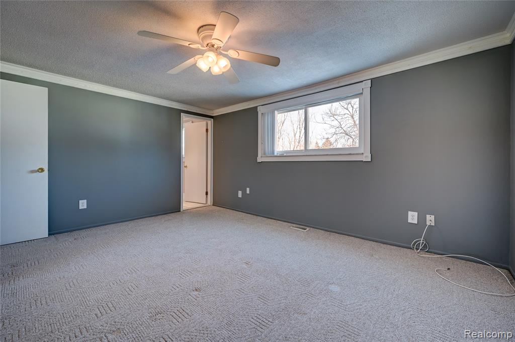 43047 Avon Court, Sterling Heights, MI 48313 — Photo 22