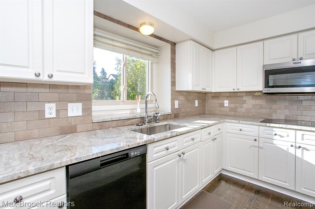 6817 Woodcrest Drive, Troy, MI 48098 — Photo 15