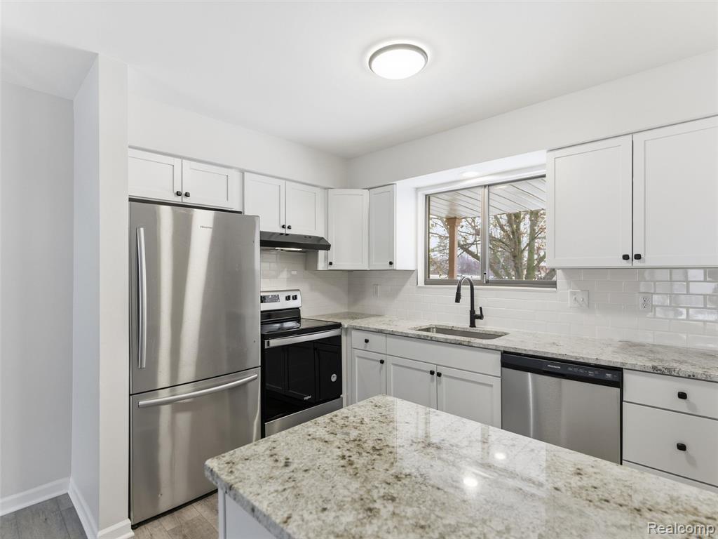 25927 New Forest Court, New Baltimore, MI — Photo 6