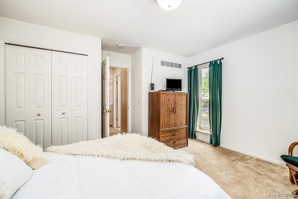 7820 CHLOE Court, Van Buren, MI 48111 — Photo 12