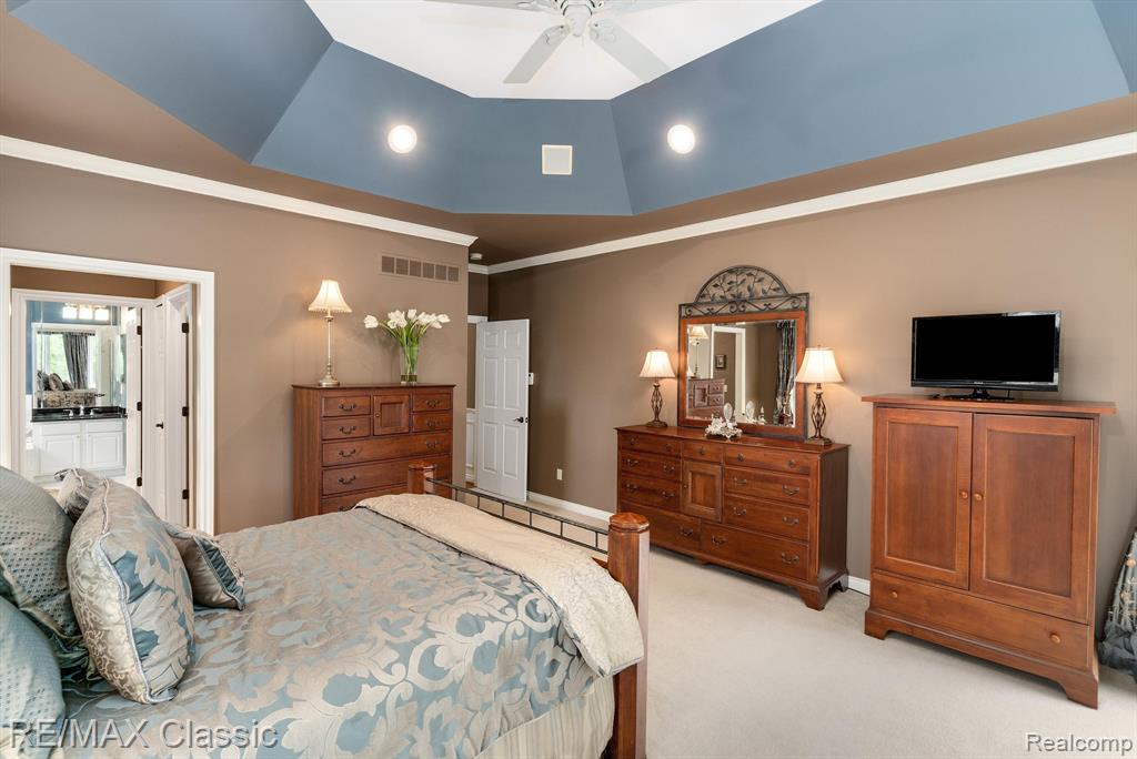 18416 CLAIRMONT Circle E, Northville, MI 48168 — Photo 19