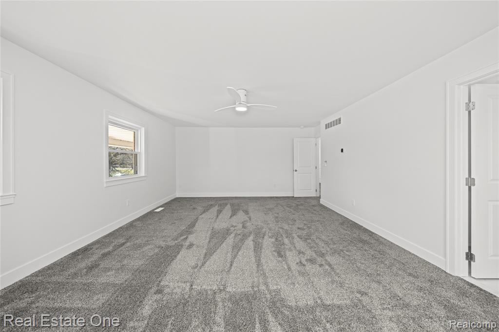 5742 Springwater Lane, West Bloomfield, MI — Photo 28