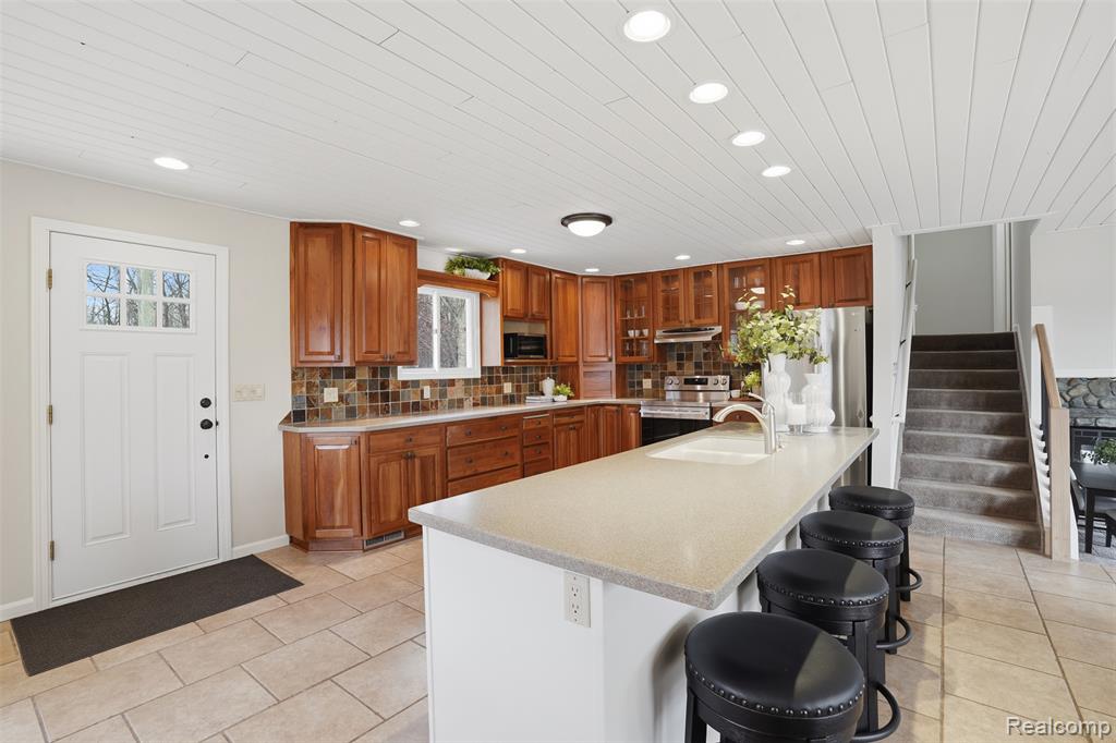 5370 Edgelake Drive, Pinckney, MI 48169 — Photo 4