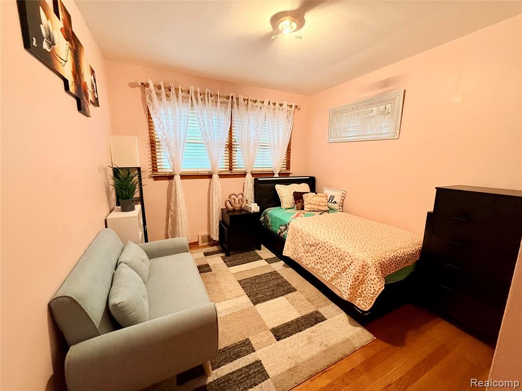 8152 Potomac, Center Line, MI 48015 — Photo 7
