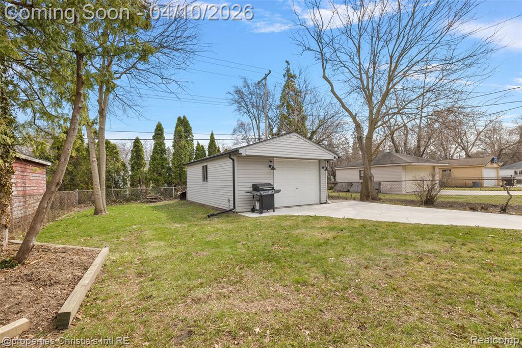 24658 Roanoke Avenue, Oak Park, MI 48237 — Photo 45