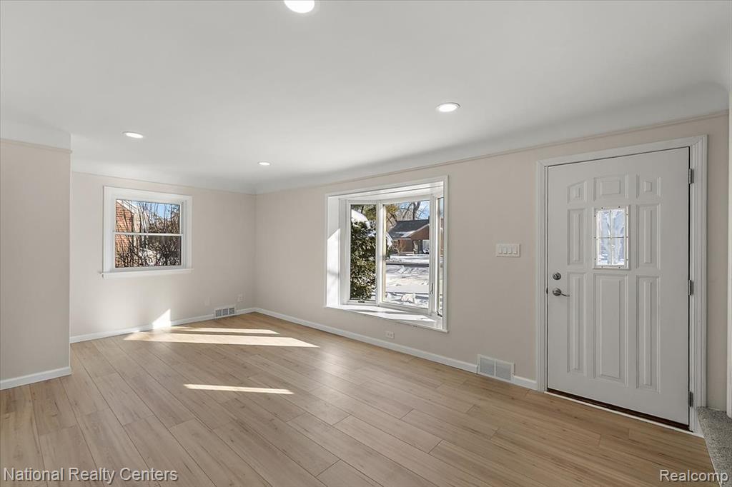 1938 Beverly Street, Keego Harbor, MI 48320 — Photo 12
