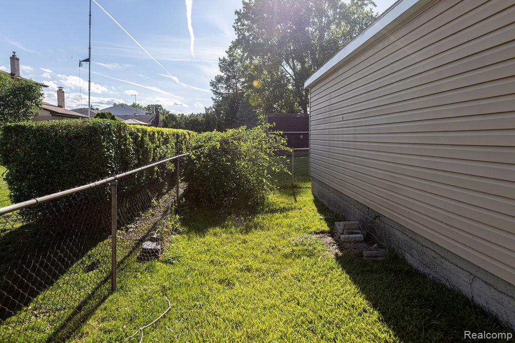 15270 Cambridge Drive, Fraser, MI 48026 — Photo 38