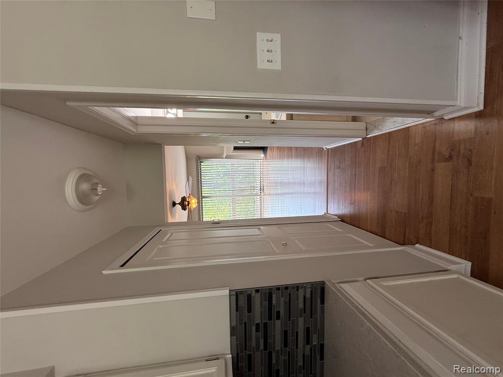 7059 Colonial Oaks Drive, Waterford, MI 48327 — Photo 18
