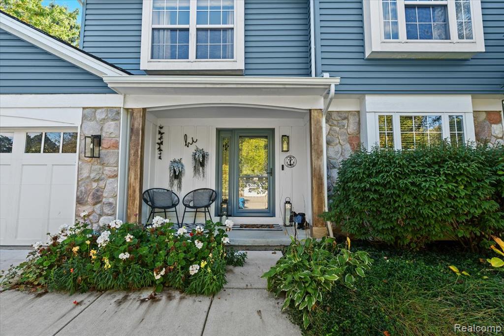 4862 Greenview Drive, Commerce Twp, MI 48382 — Photo 2