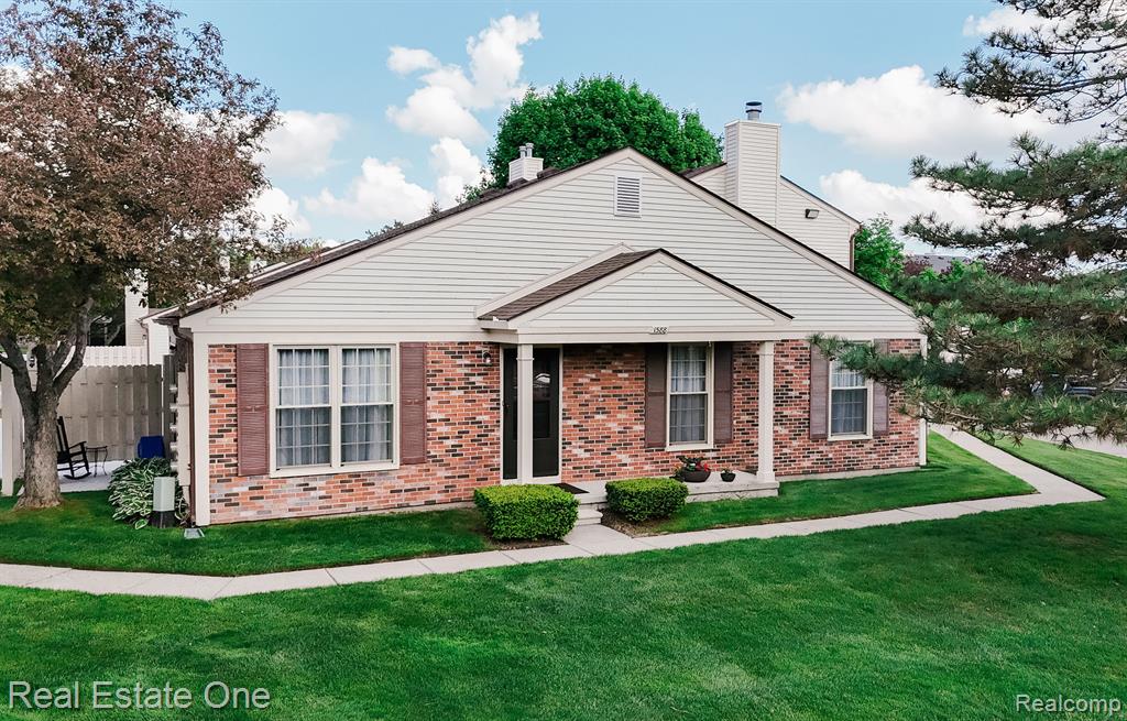 1588 DOVER Hill S, Walled Lake, MI 48390 — front exterior