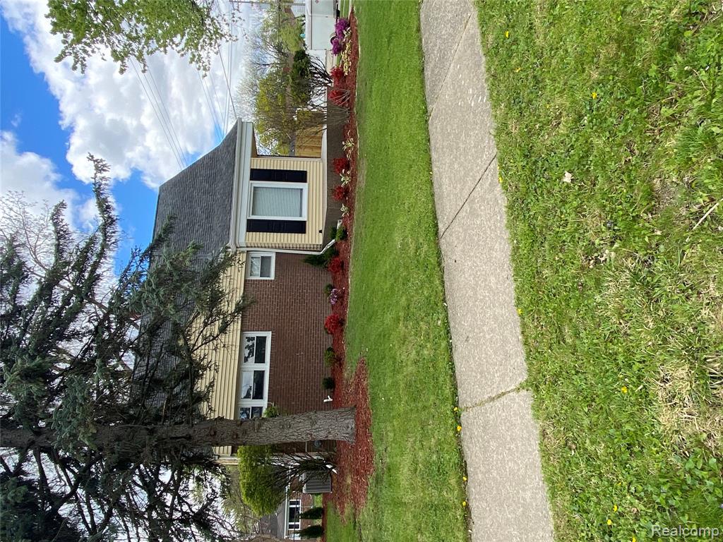 20202 Lancaster Street, Harper Woods, MI 48225
