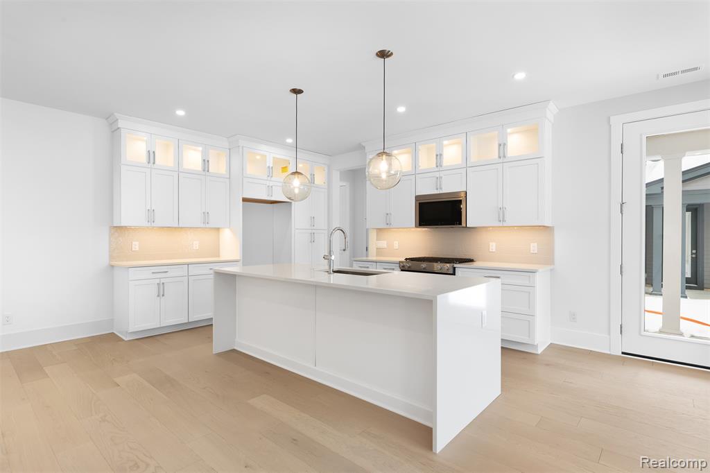 106 Apaloosa, Northville, MI, 48167