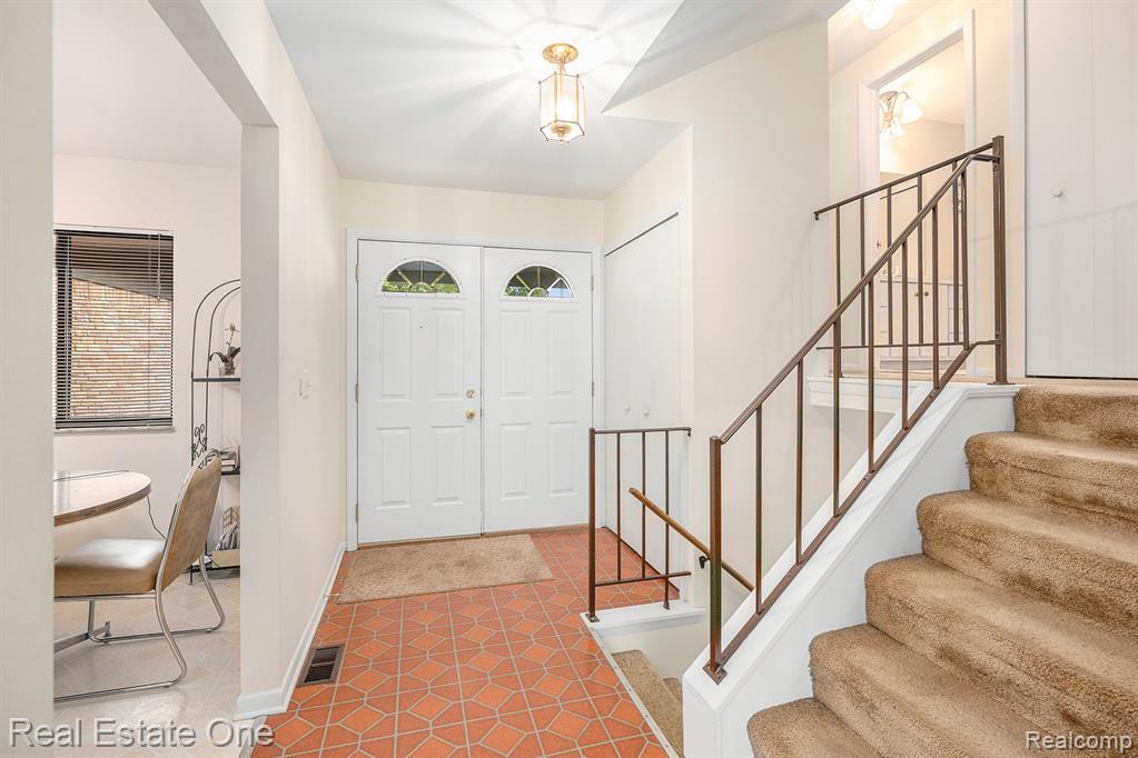 5982 Slate Drive, Troy, MI 48085 — Photo 5