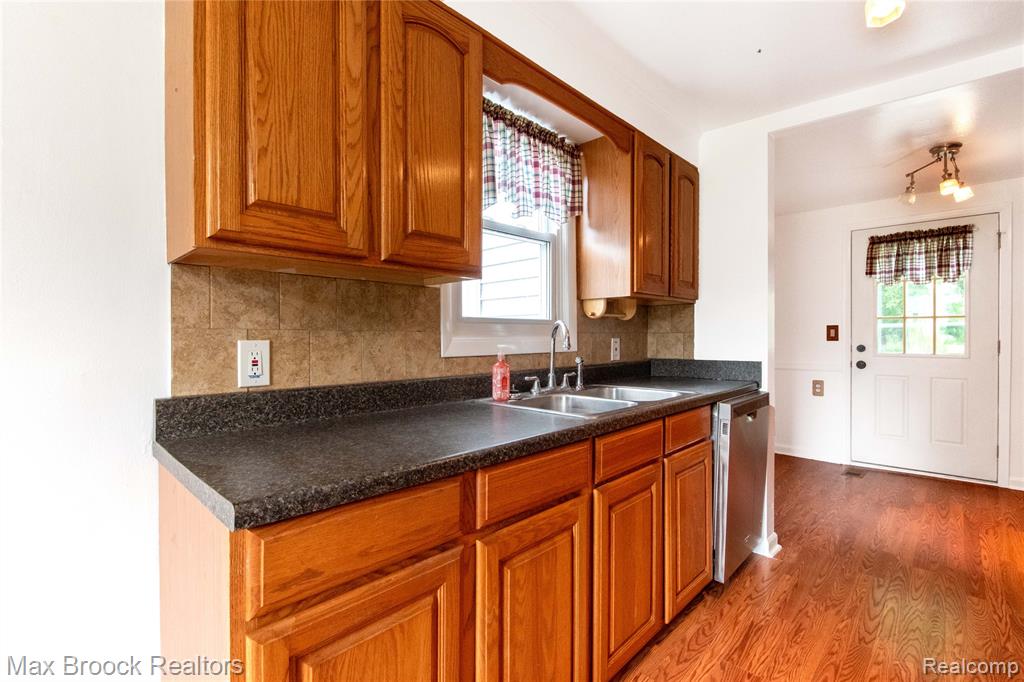 6479 Webb Drive, Flint, MI 48506 — Photo 11