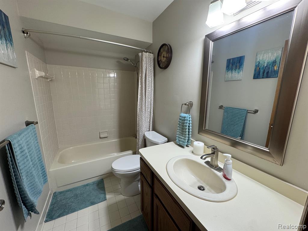 5851 Kingfisher Lane, Clarkston, MI — Photo 26