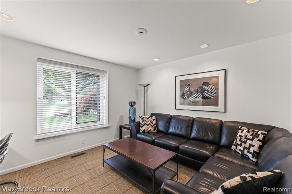 5725 Ridgewood Road, West Bloomfield, MI — Photo 20