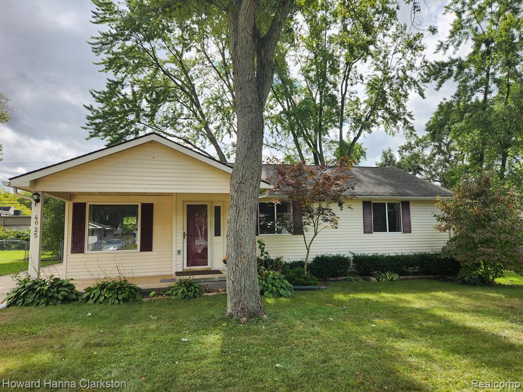 4025 Quillen Avenue, Waterford, MI 48329 — front exterior