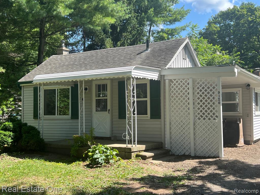 9120 GROVE Drive, Whitmore Lake, MI 48189 — Photo 2