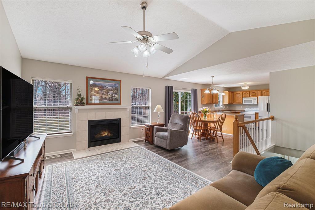 6043 SIPES Lane, Flint, MI 48532 — Photo 6