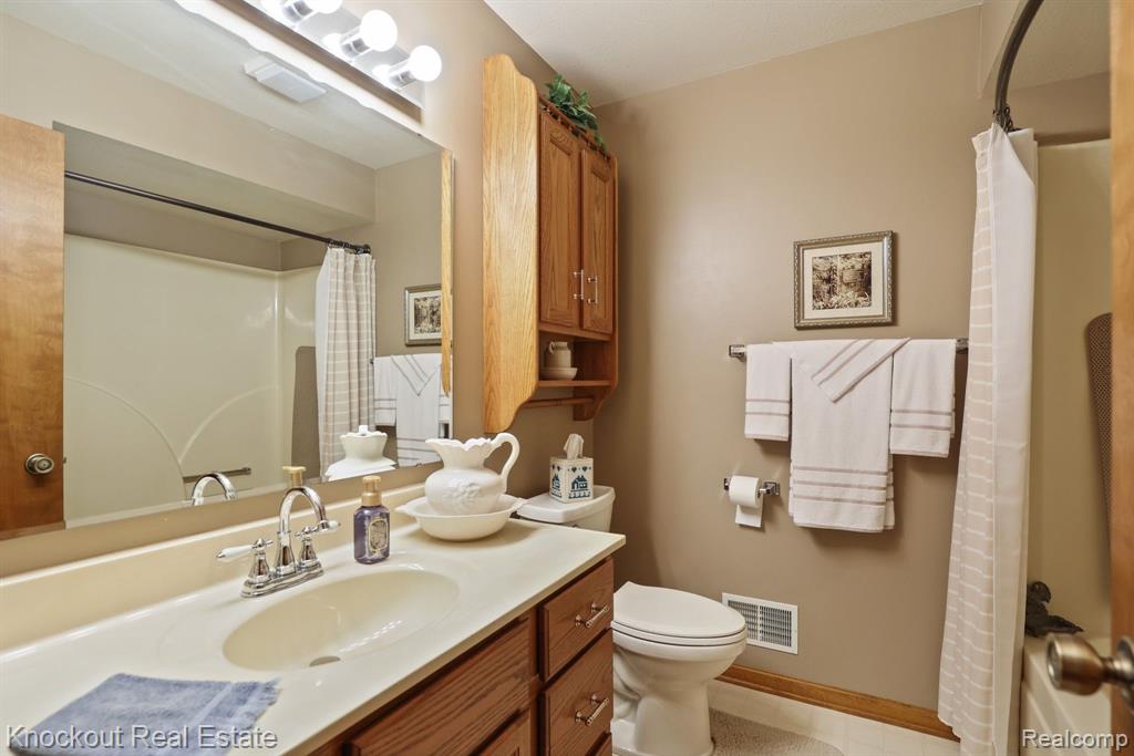57 PINE GROVE Drive, Frankenmuth, MI 48734 — Photo 32