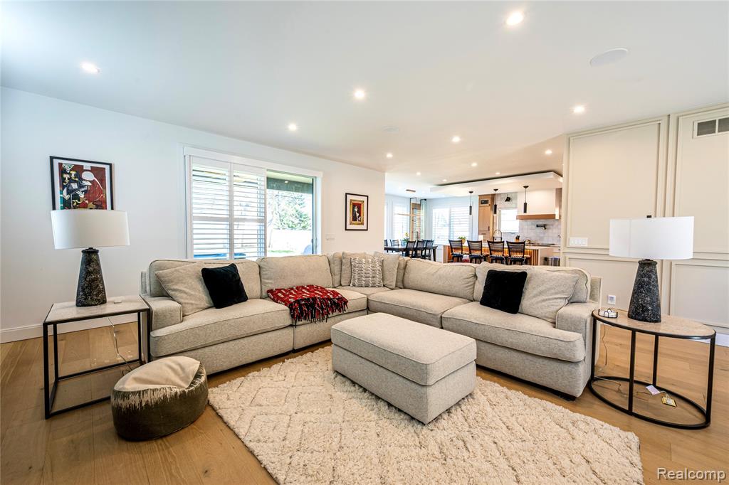 828 Cherokee Avenue, Royal Oak, MI 48067 — Photo 12
