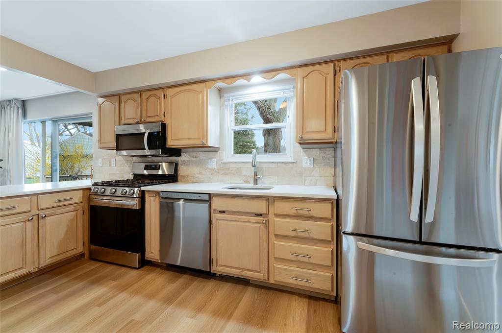 44453 Albert Drive, Plymouth, MI 48170 — Photo 23