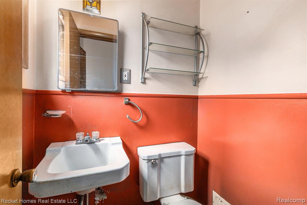 915 Englewood Avenue, Royal Oak, MI 48073 — Photo 13