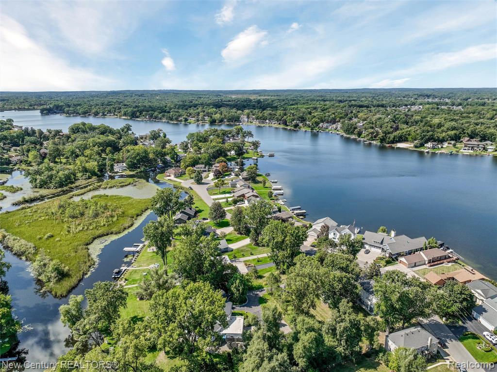 275 Angola Street, Wolverine Lake, MI 48390 — Photo 87