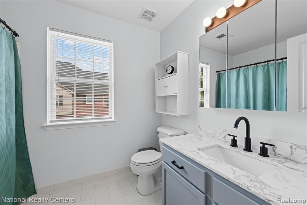 4048 Berkeley Avenue, Canton, MI 48188 — Photo 17