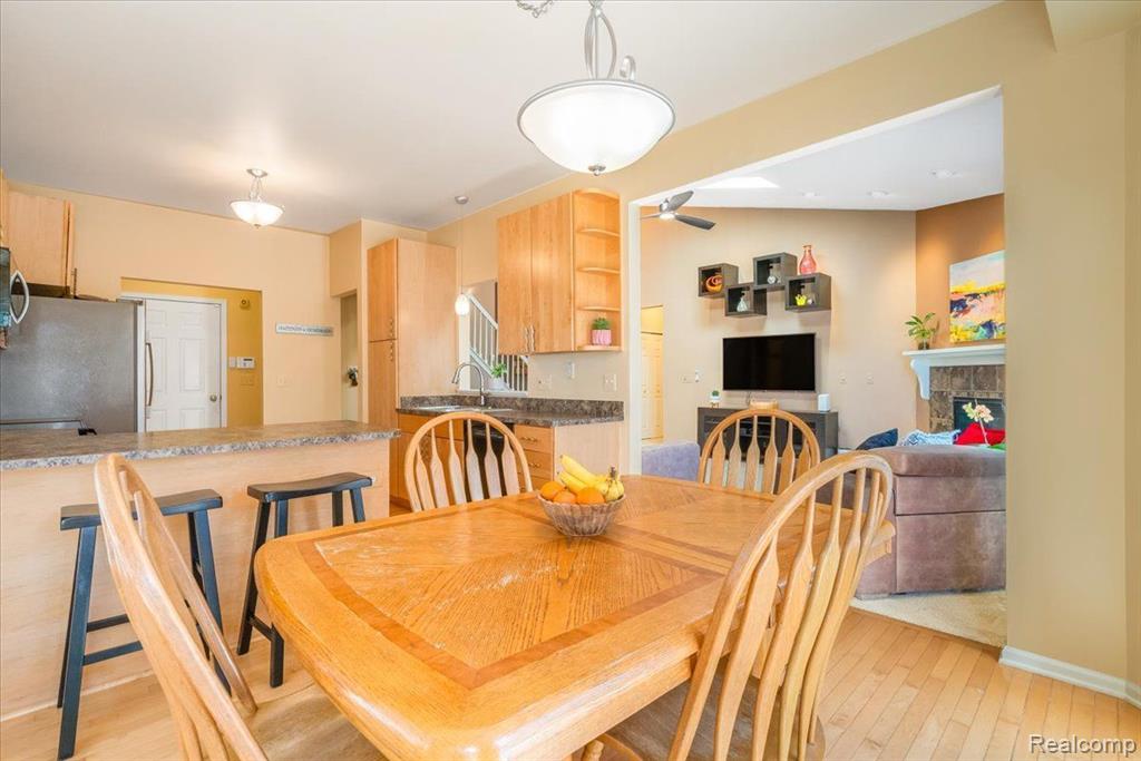 47037 MARINA Drive, Belleville, MI 48111 — Photo 9