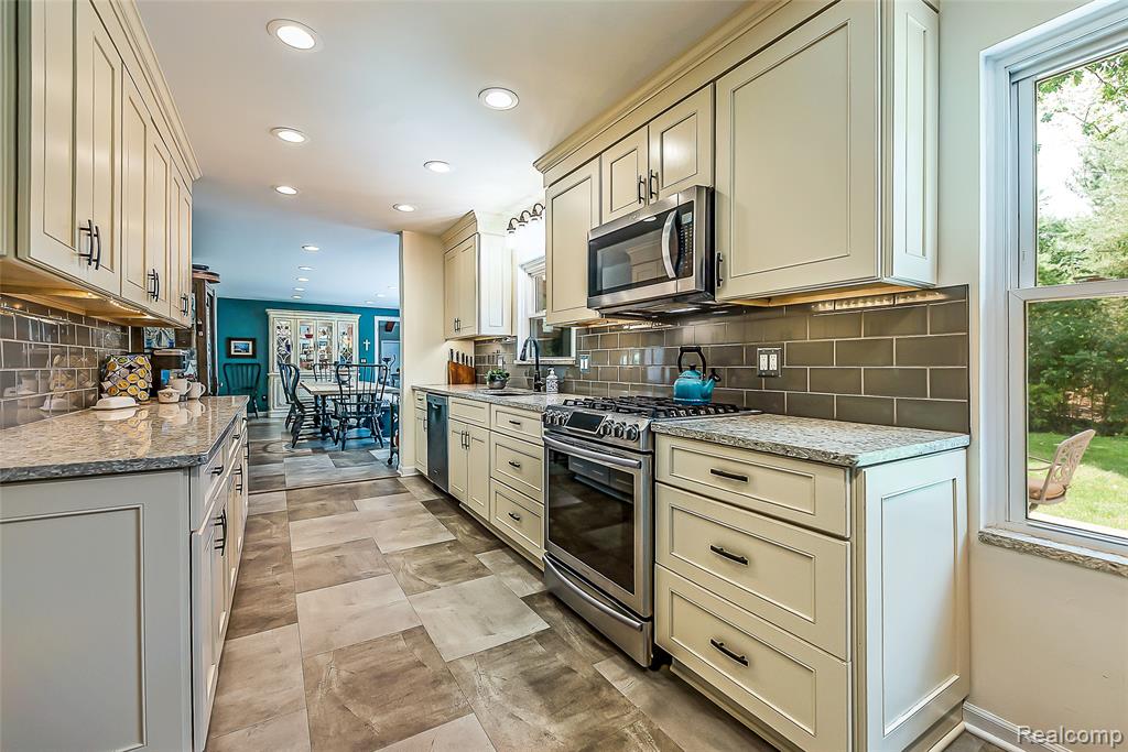 4990 Broomfield Lane, West Bloomfield, MI — Photo 25