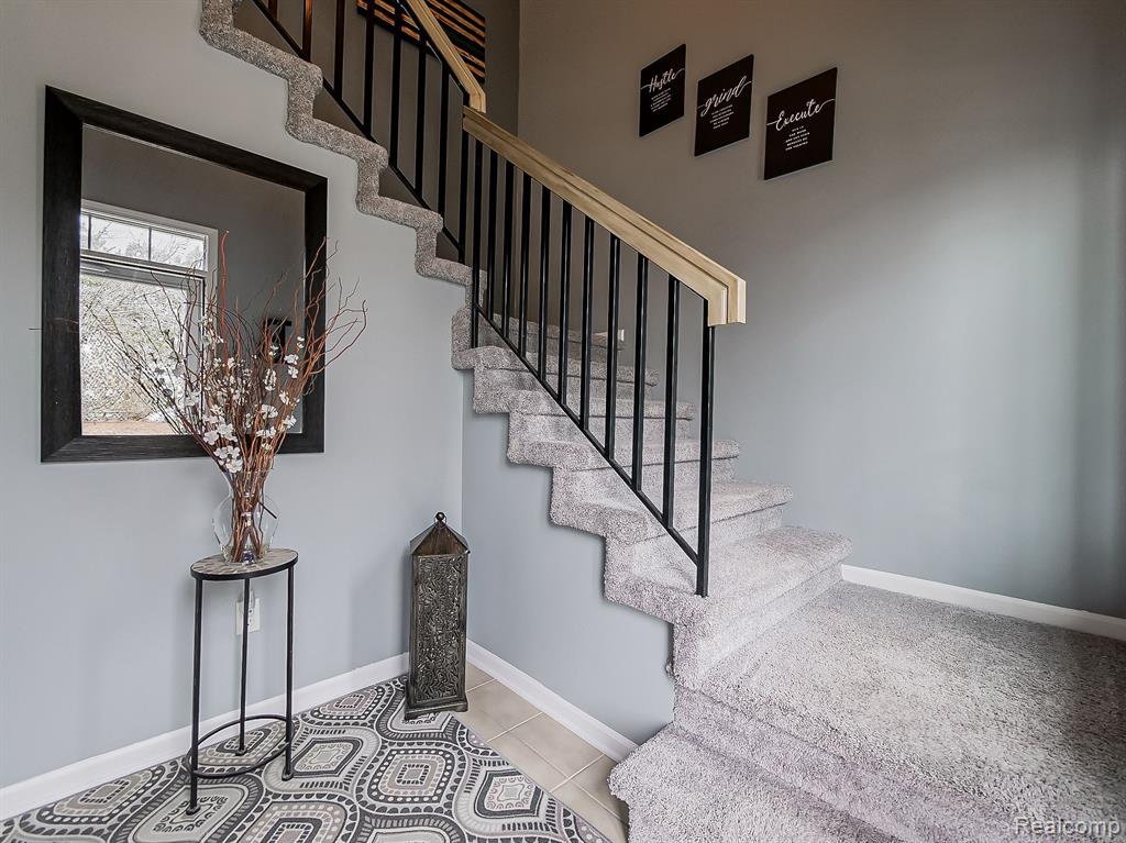 45724 WARWICK Drive, Macomb, MI 48044 — Photo 2