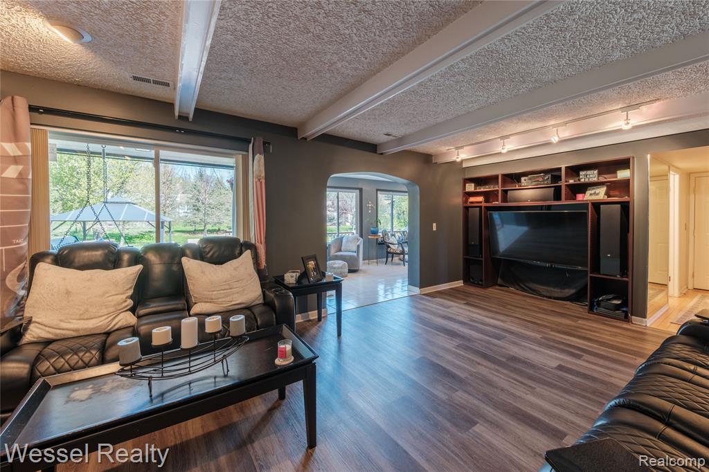 117 Coachlamp Road, Rochester, MI 48306 — Photo 32