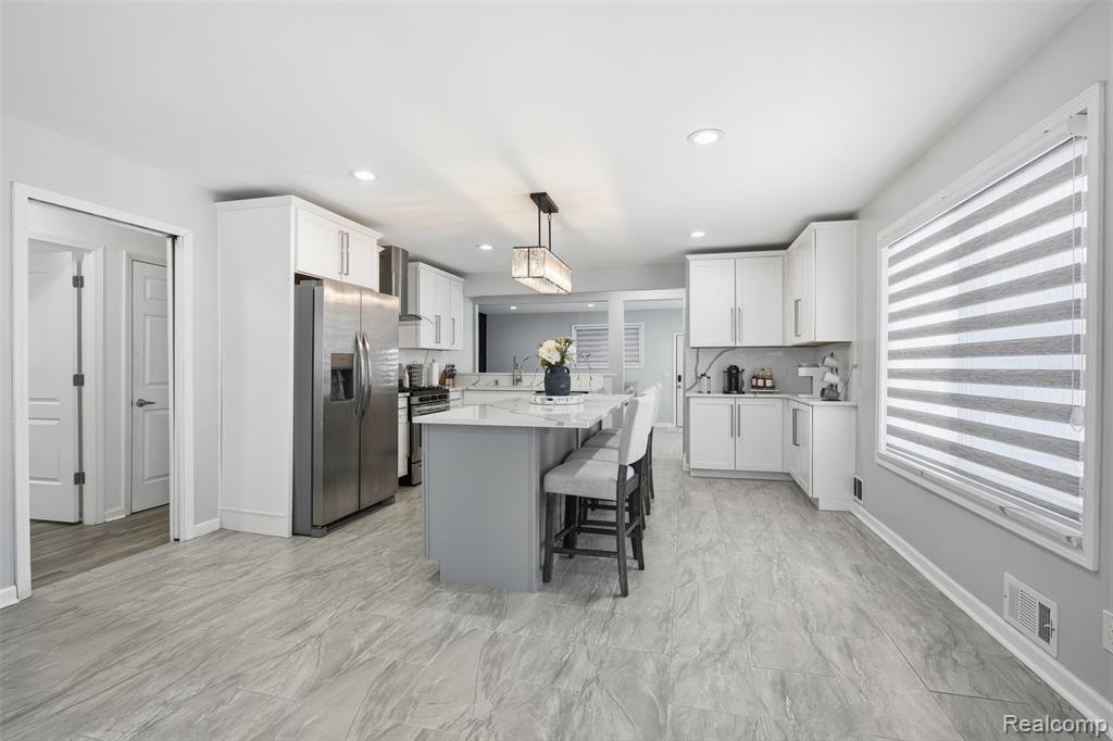 25961 Warrington Street, Dearborn Heights, MI 48127 — Photo 9