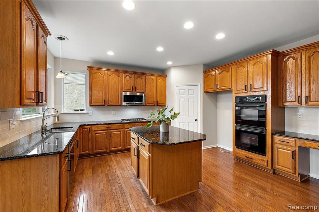 5390 Plantation Drive, Commerce Twp, MI 48382 — Photo 24