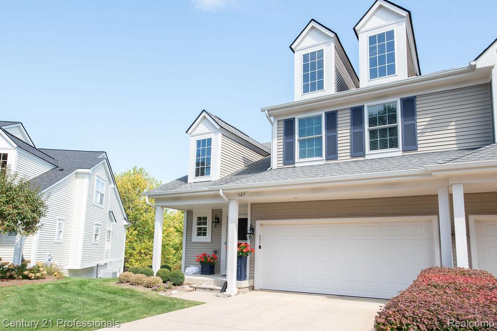 767 E Bluff Court, Rochester Hills, MI 48307 — Photo 2