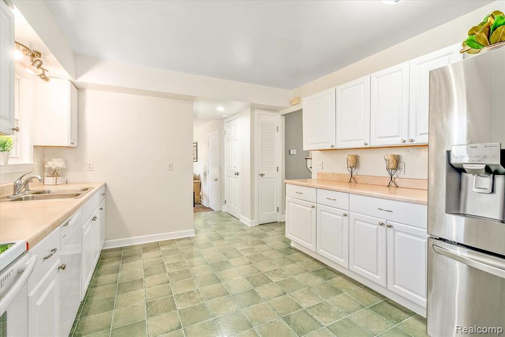 367 Pleasant Ridge Court, Saline, MI 48176 — Photo 29